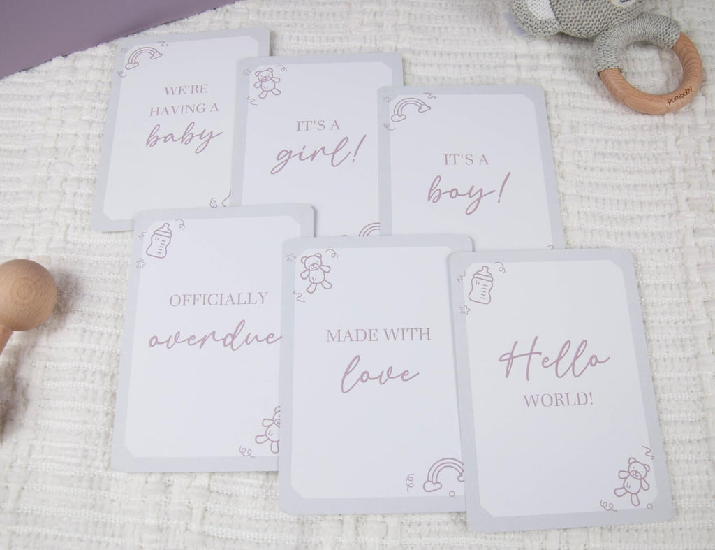 pregnancy milestone cards displaying  its a boy